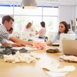 Możliwości kariery po studiach modowych: Jak znaleźć pracę w branży?