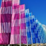 Rodzaje flag reklamowych i ich zastosowania w kampaniach marketingowych