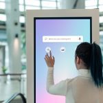 Jak kiosk multimedialny zmienia sposób, w jaki przeprowadzane są kampanie wyborcze i informacyjne?