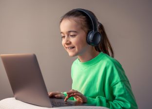 Czy technologia pomaga rodzicom?