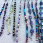 Własnoręcznie robiona bransoletka z zawieszkami - instrukcje