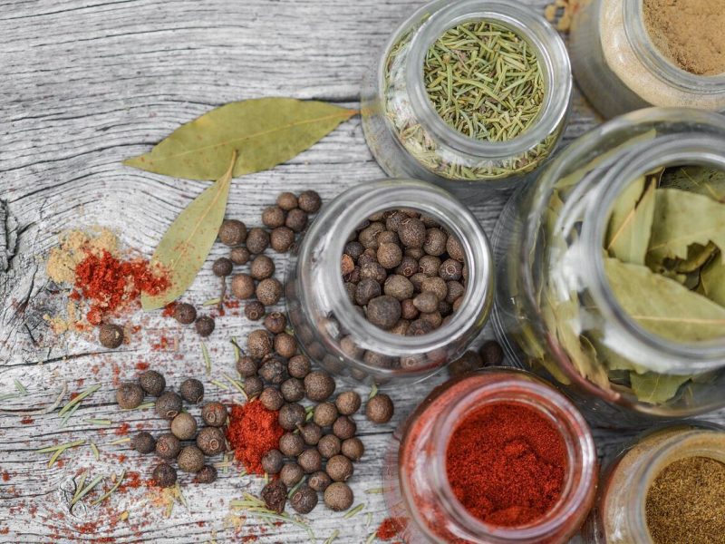Jak stworzyć przyjemną atmosferę dzięki naturalnym aromatom?