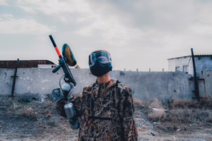 Niezbędne akcesoria paintballowe dla maksymalnej adrenaliny na polu walki