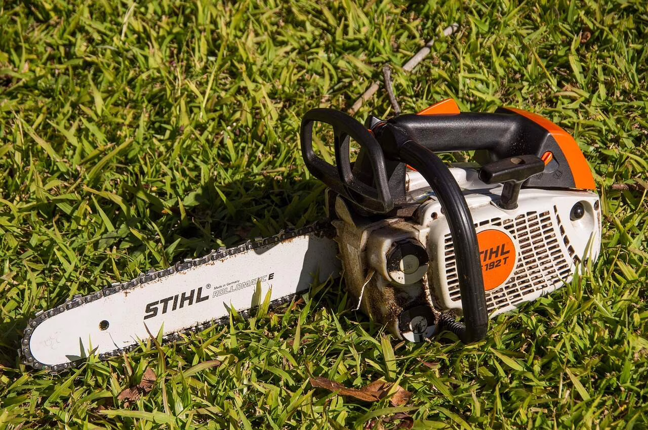 Podkaszarki i dmuchawy Stihl - jakie funkcje spełniają?