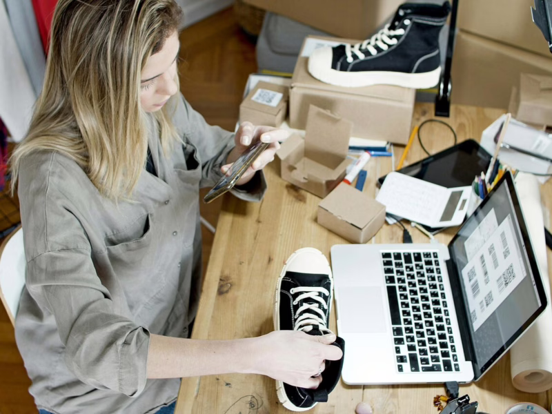 Koniec z chaosem w e-commerce: Jak SellIntegro centralizuje zarządzanie Twoim biznesem online?