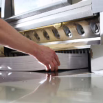 Czy ostrzenie noży do gilotyn na własną rękę to dobry pomysł?