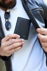 Jak wybrać portfel męski skórzany, który podkreśli Twój styl i klasę?