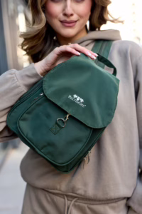 Najmodniejsze plecaki damskie materiałowe: praktyczne i stylowe.