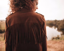 Espresso brown – kolor jesieni 2025