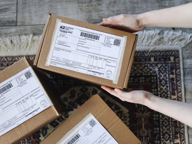 Druk termotransferowy – kiedy etykiety muszą być trwałe i odporne na zmienne warunki?