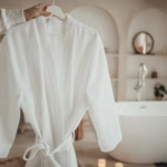 Szlafrok do hotelu - jaki wybrać? Rodzaje materiałów i ich zalety