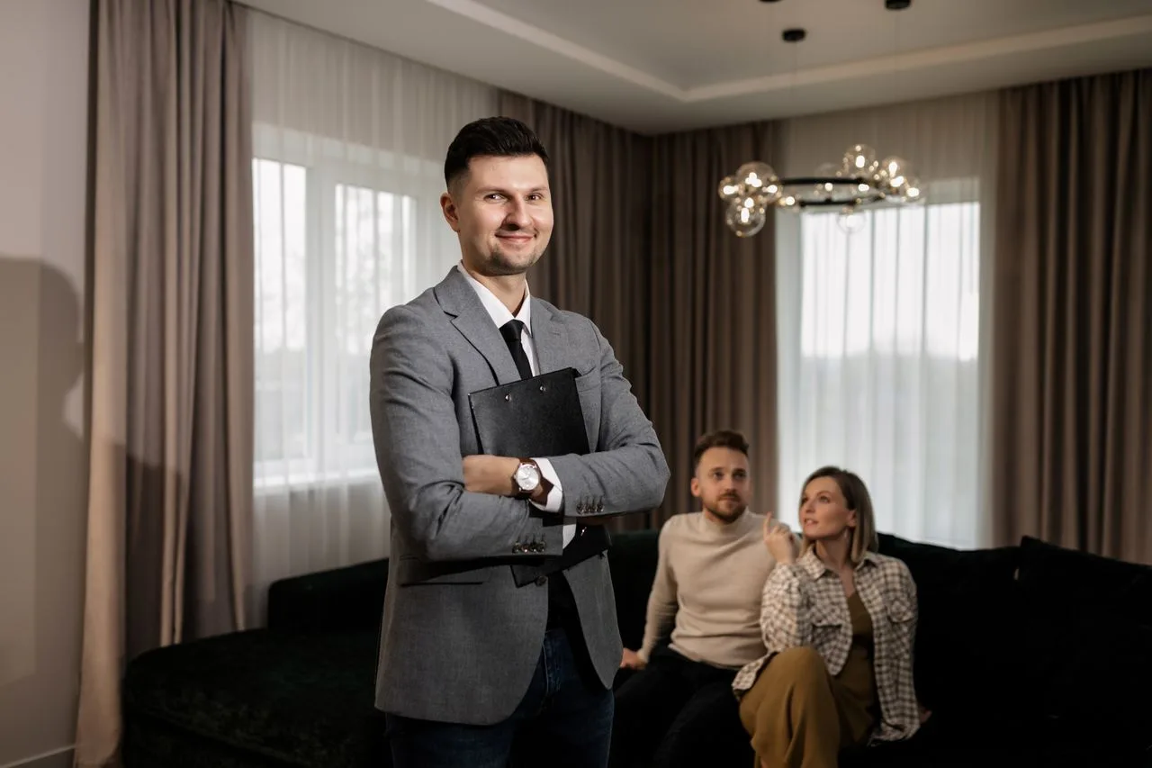Biuro nieruchomości – jak wybrać przy sprzedaży mieszkania