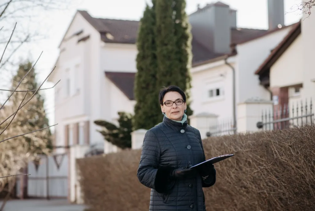 Biuro nieruchomości – jak wspiera w transakcjach na rynku mieszkań