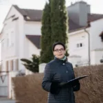 Biuro nieruchomości – jak wspiera w transakcjach na rynku mieszkań